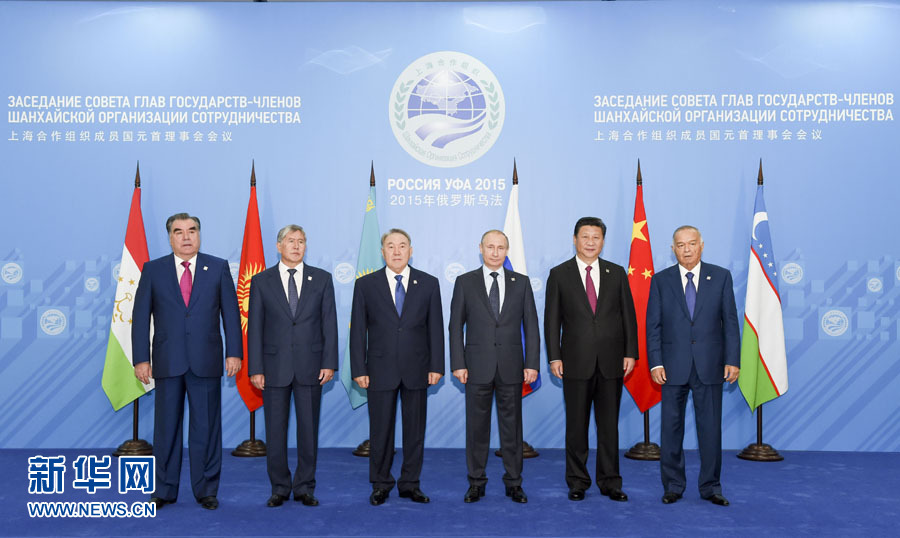 7月10日，上海合作組織成員國元首理事會第十五次會議在俄羅斯烏法舉行。國家主席習近平出席會議并發表重要講話。這是會前，成員國元首集體合影。新華社記者 李學仁 攝
