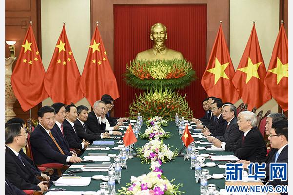 11月5日,中共中央總書記、國(guó)家主席習(xí)近平在河內(nèi)同越共中央總書記阮富仲舉行會(huì)談。 新華社記者李學(xué)仁攝 11月5日,中共中央總書記、國(guó)家主席習(xí)近平在河內(nèi)同越共中央總書記阮富仲舉行會(huì)談。 新華社記者李學(xué)仁攝