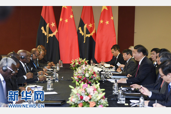 12月3日，國家主席習近平在約翰內斯堡會見安哥拉總統多斯桑托斯。 新華社記者 謝環馳 攝