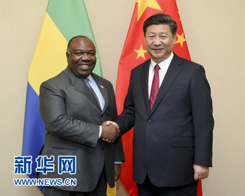 12月3日,國家主席習近平在約翰內(nèi)斯堡會見加蓬總統(tǒng)邦戈。新華社記者 謝環(huán)馳 攝 12月3日,國家主席習近平在約翰內(nèi)斯堡會見加蓬總統(tǒng)邦戈。新華社記者 謝環(huán)馳 攝