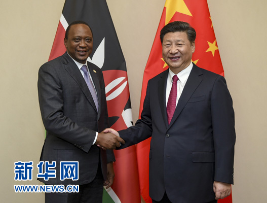 12月3日,國家主席習近平在約翰內斯堡會見肯尼亞總統(tǒng)肯雅塔。新華社記者 謝環(huán)馳 攝 12月3日,國家主席習近平在約翰內斯堡會見肯尼亞總統(tǒng)肯雅塔。新華社記者 謝環(huán)馳 攝
