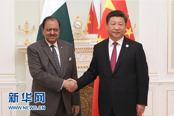 6月23日,國家主席習(xí)近平在塔什干會見巴基斯坦總統(tǒng)侯賽因。新華社記者馬占成攝 6月23日,國家主席習(xí)近平在塔什干會見巴基斯坦總統(tǒng)侯賽因。新華社記者馬占成攝