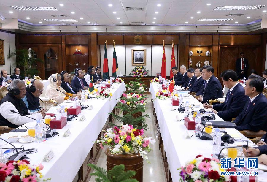 10月14日，國家主席習近平在達卡同孟加拉國總理哈西娜舉行會談。 新華社記者劉衛兵攝 