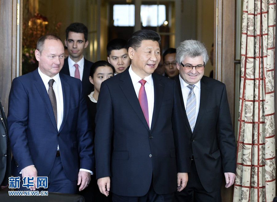 1月16日,國家主席習近平在伯爾尼會見瑞士聯邦國民院議長施塔爾和聯邦院議長比紹夫貝爾格。 新華社記者 謝環馳 攝 1月16日,國家主席習近平在伯爾尼會見瑞士聯邦國民院議長施塔爾和聯邦院議長比紹夫貝爾格。 新華社記者 謝環馳 攝