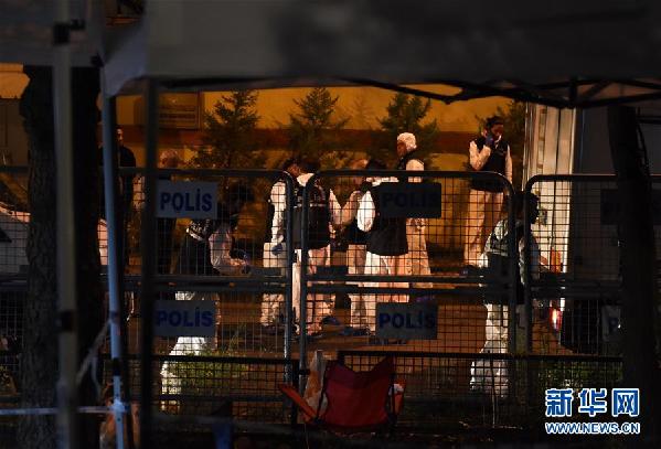（國際）（1）土耳其調(diào)查組進(jìn)入沙特領(lǐng)事館調(diào)查記者“失蹤”事件