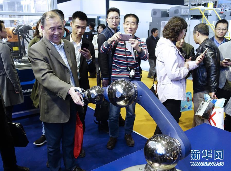 (新華全媒頭條·聚焦進口博覽會·圖文互動)(6)在開放中匯聚強勁動能——從首屆進博會觀察全球創新發展走向