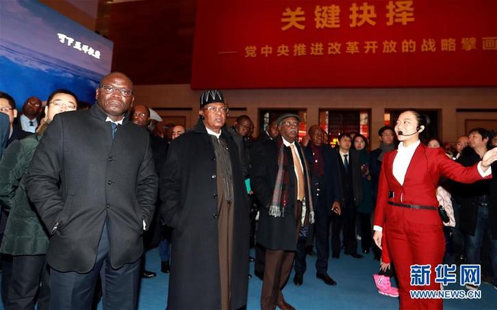 （圖文互動(dòng)）（3）中國，未來可期——非洲使團(tuán)參觀慶祝改革開放40周年大型展覽