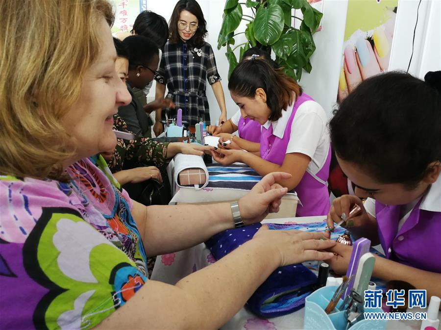 (圖文互動)(4)8國常駐日內瓦外交官參訪新疆積極評價經濟社會發展及去極端化舉措