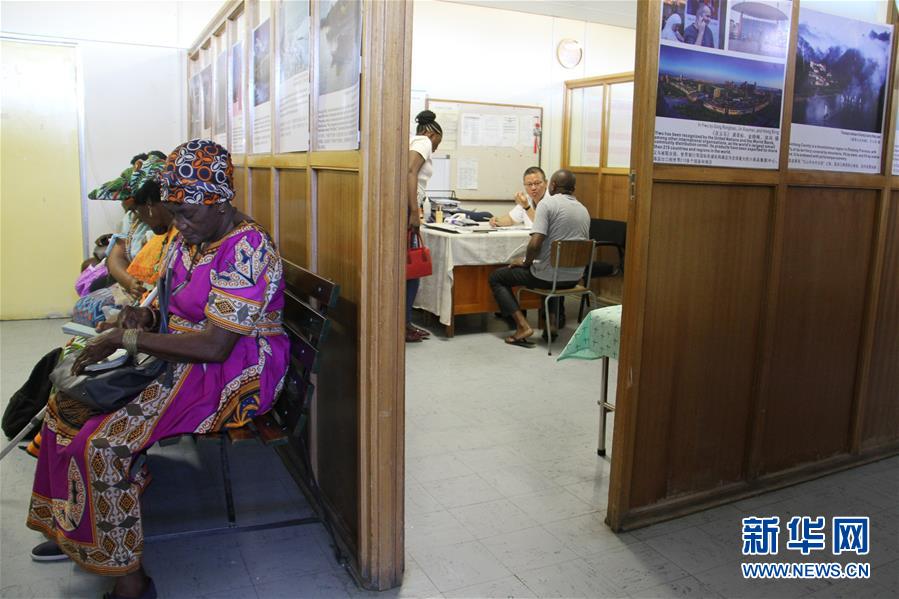 (國際·圖文互動)(2)通訊:讓中醫在納米比亞落地生根——記三屆援納醫療隊醫生褚海林