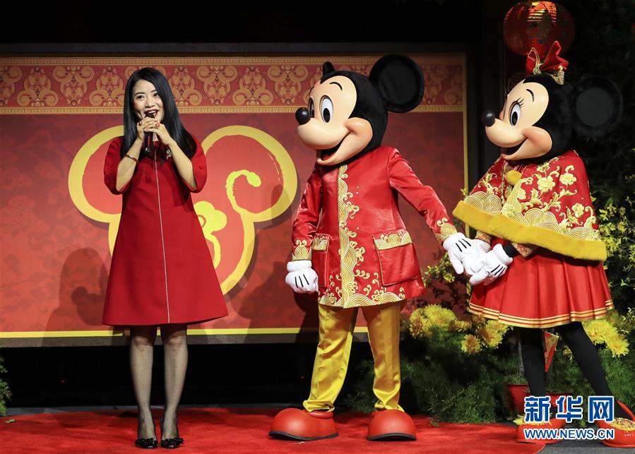 (國(guó)際·圖文互動(dòng))(4)通訊:美國(guó)迪士尼加州冒險(xiǎn)樂園紅紅火火迎鼠年