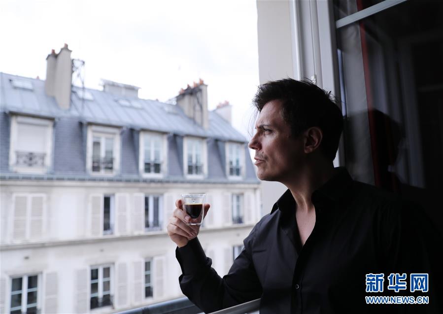 （國(guó)際·圖文互動(dòng)）（5）通訊：手牽手，我們共同驅(qū)散陰霾——法國(guó)音樂人創(chuàng)作抗疫歌曲背后的故事