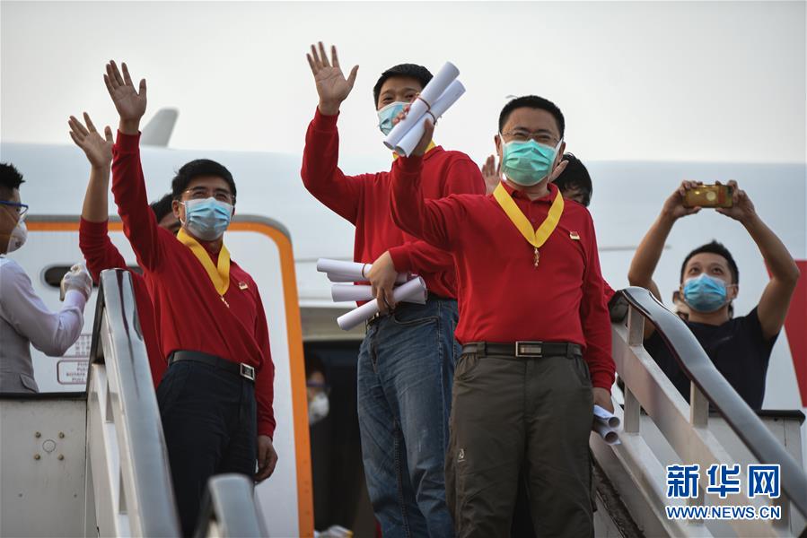 (國際疫情·圖文互動)(4)委內瑞拉政府為中國醫療專家組全體成員授勛