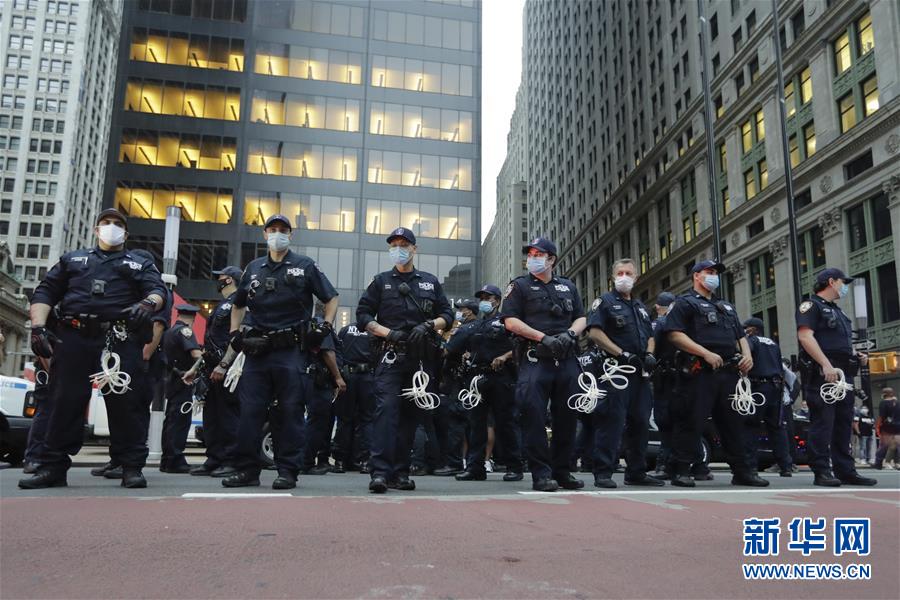 （國際）（5）美國警察執法動作不當致一名非裔男子死亡 引發大規?？棺h