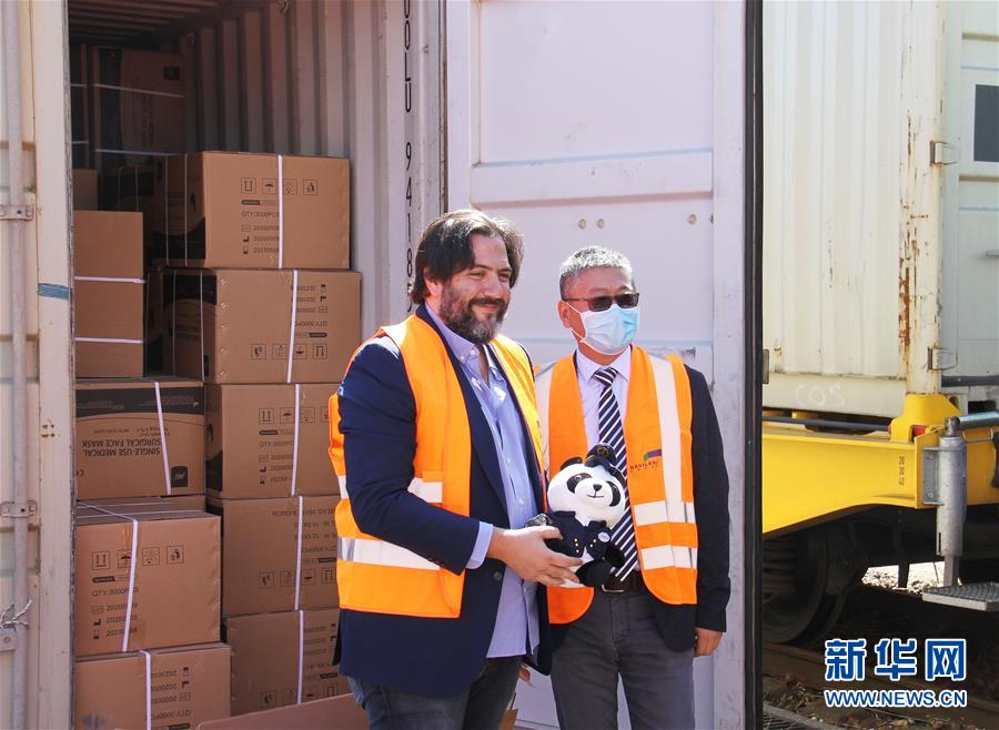 (國際·圖文互動)(2)從中國來的首趟抗疫物資專列抵達法國巴黎