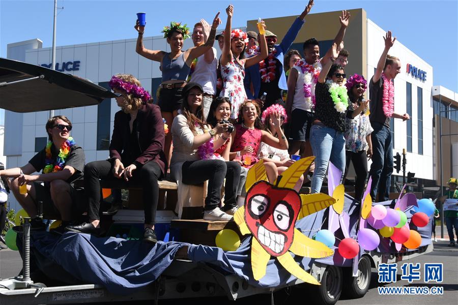 (國(guó)際·圖文互動(dòng))(1)通訊:中國(guó)元素在新西蘭迎春花車(chē)巡游活動(dòng)中放光彩