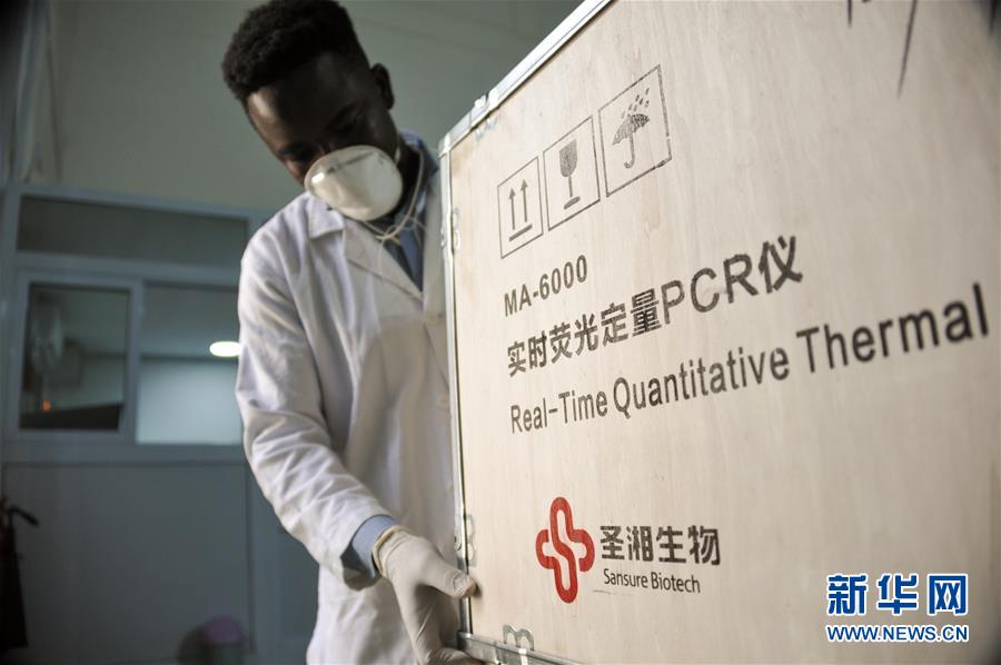 （國(guó)際）（12）患難見真情——中非書寫團(tuán)結(jié)抗疫時(shí)代佳話