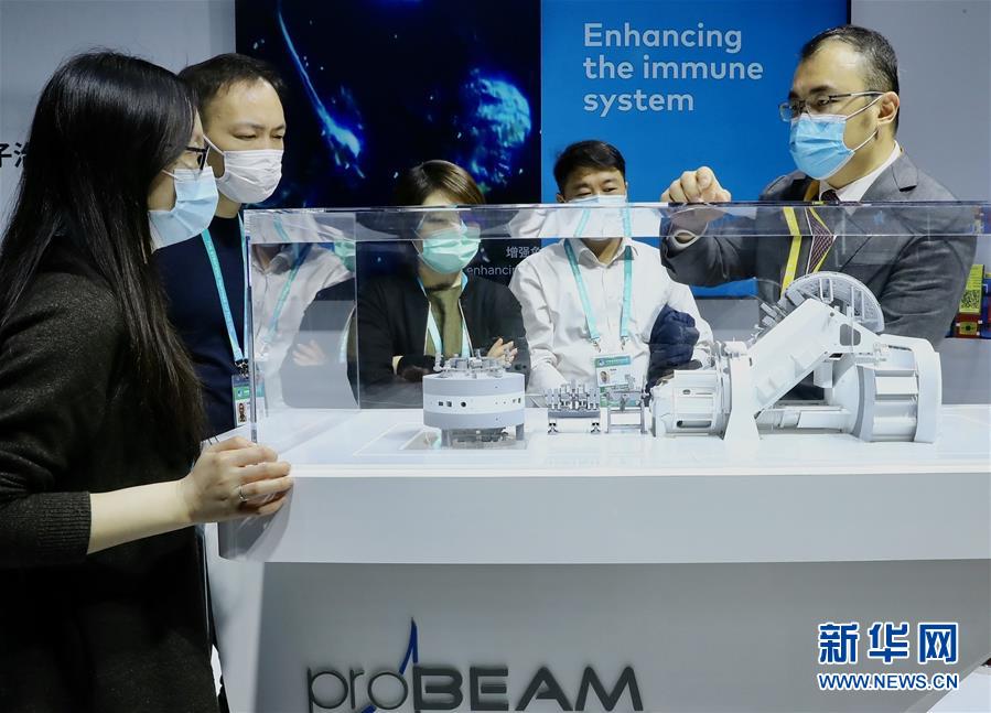 (第三屆進博會·圖文互動)(6)新疫苗、新療法,進博會最“火爆”展區見聞