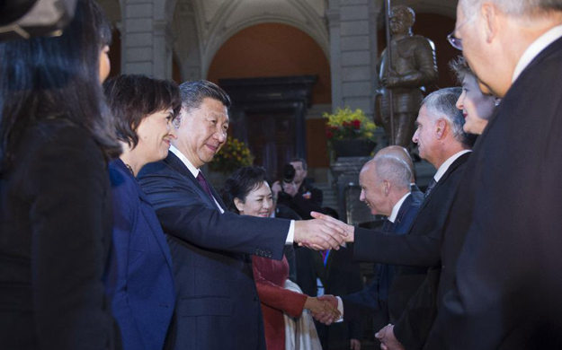 習近平出席瑞士聯邦委員會全體委員舉行的迎接儀式